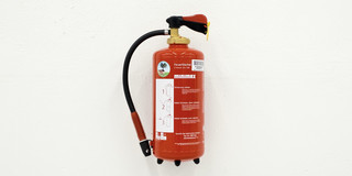 Feuerlöscher.