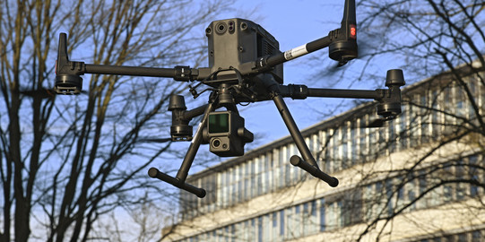 Foto einer fliegenden Drohne.