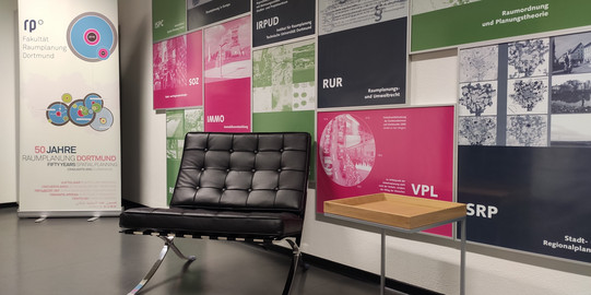 Photo of the waiting area of the Dean’s Office of the Department of Spatial Planning.