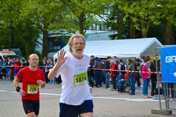 SPRING Student Campusrun Professor Schmidt-Kallert participating at the Campuslauf.