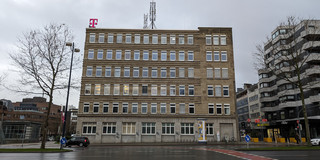 Das Telekomgebäude mit 6 Etagen vom Dortmunder Ring aus fotografiert.