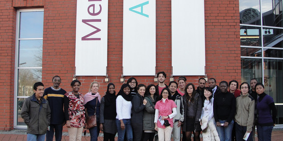 The SPRING Batch in front of the DASA.