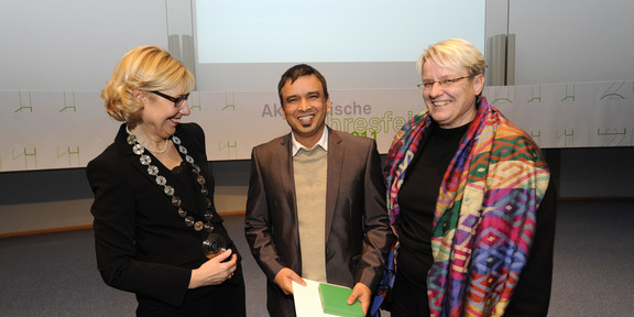 Picture of the Rector of the TU Dortmund University, Ramji Bogati and Prorector of Diversity Management Prof. Barbara Welzel.