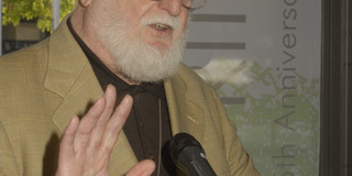 Manfred Max-Neef's Presentation at the 25th anniversary of SPRING Picture of Manfred Max-Neef during a presentation at the 25th anniversary of SPRING.