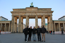 SPRING students in front of the "Brandenburger Tor"