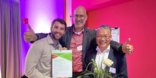 Foto von Mathias Schaefer, Tobias Kuester und Prof. Dr. Thinh.