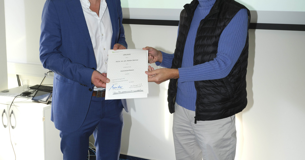 54+ Dr Stefan Gärtner Centec, Seminar with presentations and