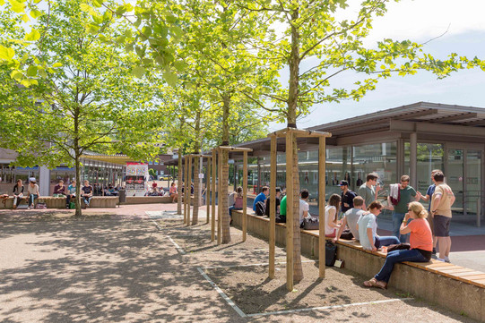 The picture shows the Rudolf Chaudoire Pavilion on the south campus with some students.